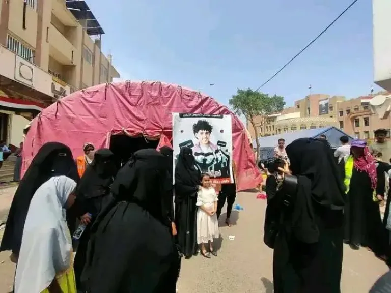 نفي رسمي من ساحة اعتصام ”العدالة” في تعز: لا وجود لخيمة باسم قاتل الشهيدة أفتهان المشهري